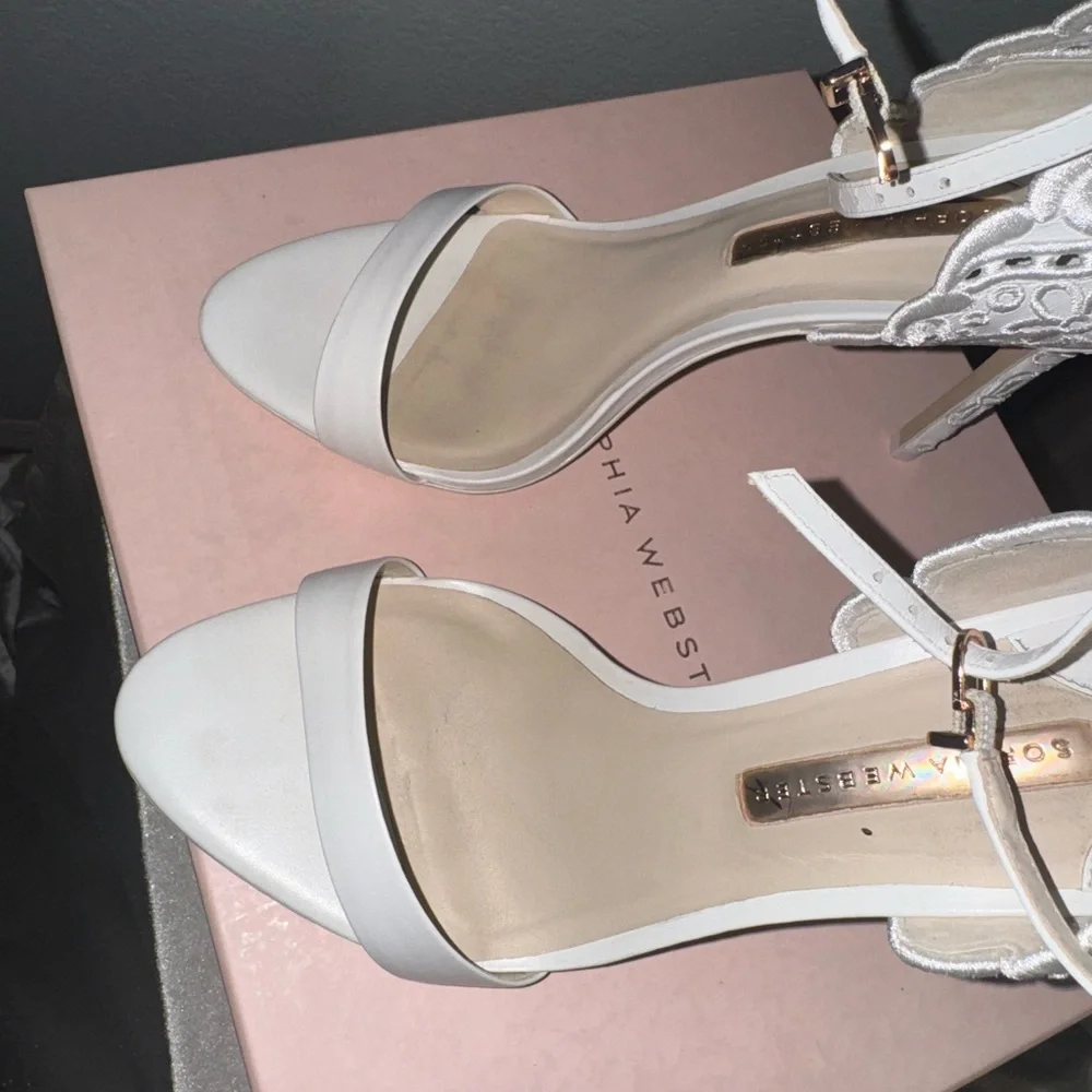 Sophia Webster Chiara White Sandals - Picture 8 of 11